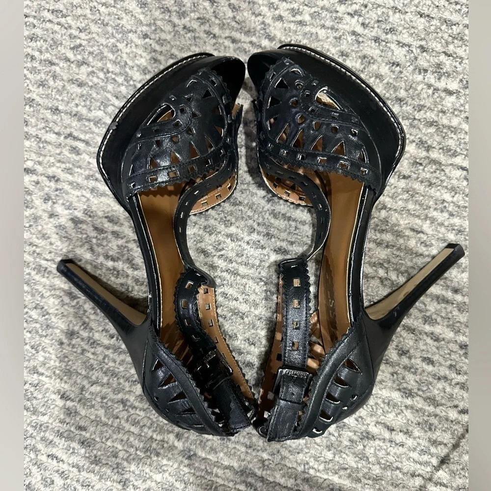 GUESS T-strap black leather platform heels, open toe with cut outs GWTANK